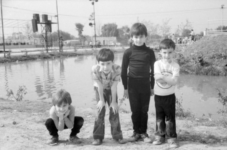 Tal vez la primera foto que saqué, mis dos hermanos y dos de mis primos